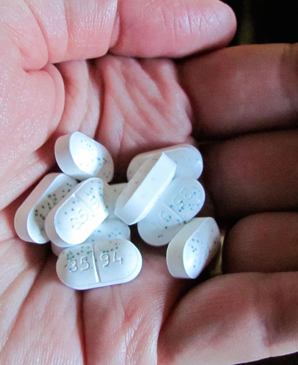 pills, drugs, hand-14550.jpg